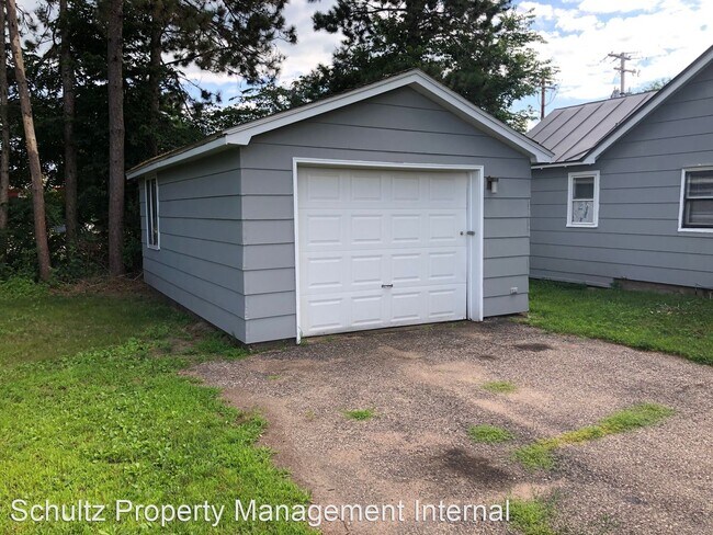 Building Photo - 2 br, 1 bath House - 2711 Maple Drive