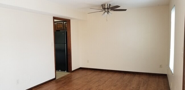 Foto del edificio - Huge 3 bedroom 2.5 bath town home with a 2 car garage.