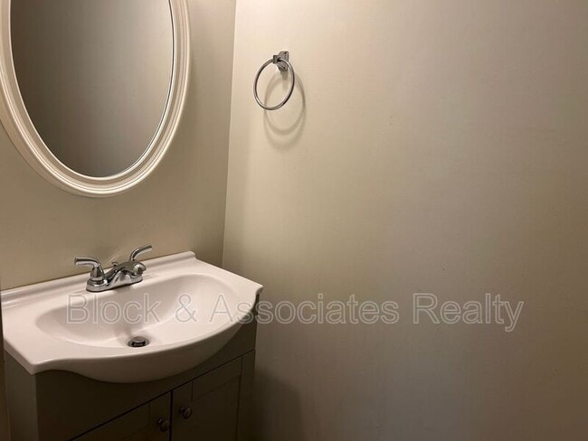 Building Photo - 5147 Fiddlers Run Dr