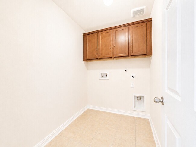 Building Photo - 2410 Horned Owl Dr