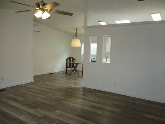 Foto del edificio - Charming 3-Bedroom Home with Bay Views, Ap...