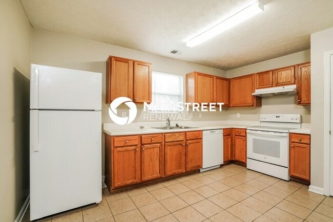 Building Photo - 3 Bedroom Pet-Friendly Home in Jonesboro, GA with Main Street Renewal