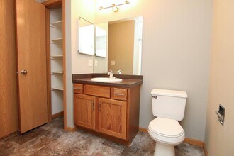 Spacious bathroom with updated, modern fixtures. - Northbrook Apartments