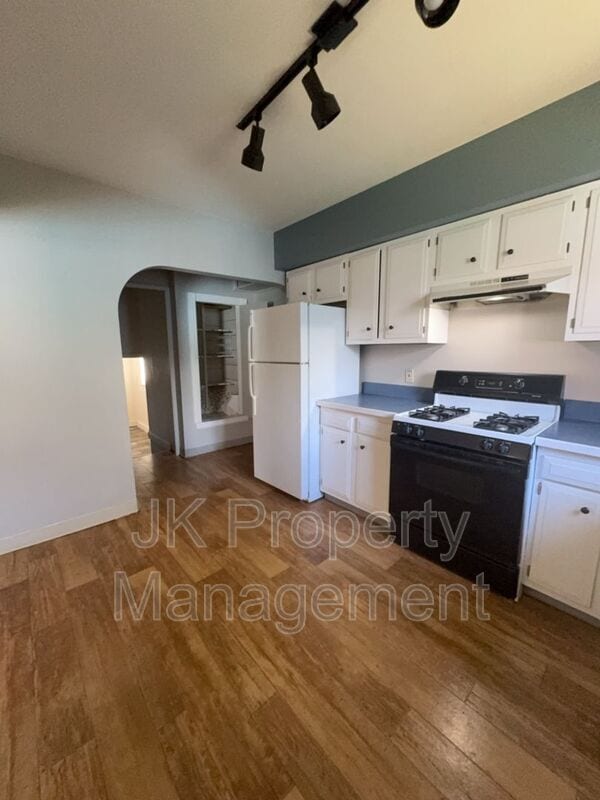 Building Photo - 816 2nd Ave SW