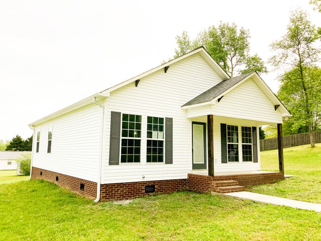 Building Photo - 1532B Katherine St NW