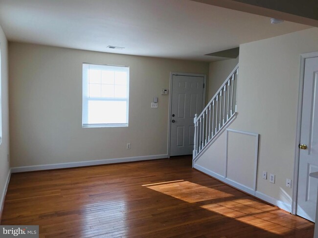 Building Photo - 2616 Kent Village Dr