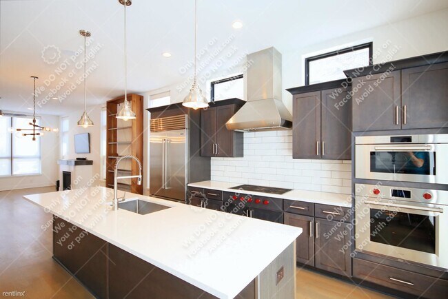 Foto del edificio - 3 br, 4.5 bath Condo - 283 Auden Ave