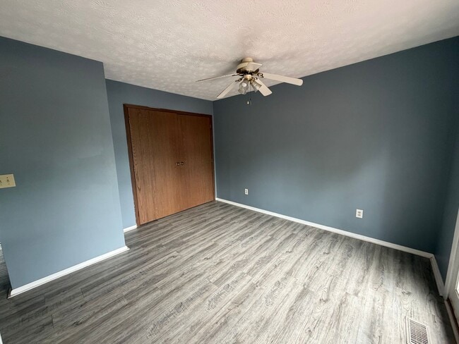 Building Photo - 2 Bedroom, 1.5 Bath Condo in Centerville School District!