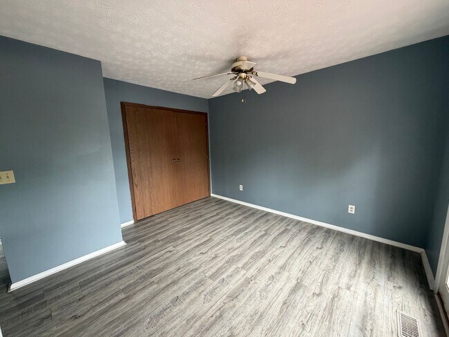 Foto del edificio - 7742 Brams Hill Dr