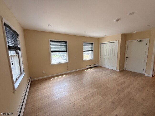 Foto del edificio - 48 Ringwood Ave