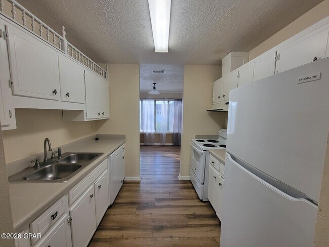 Foto del edificio - 3727 Greentree Pl