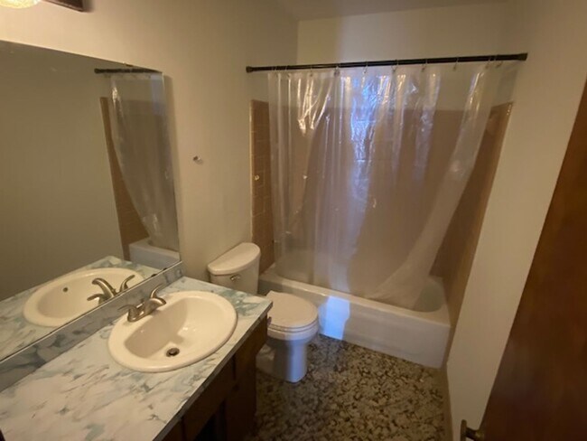 Building Photo - 2725 A/B Pleasant Ridge