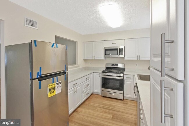 Foto del edificio - 890 Bayridge Dr