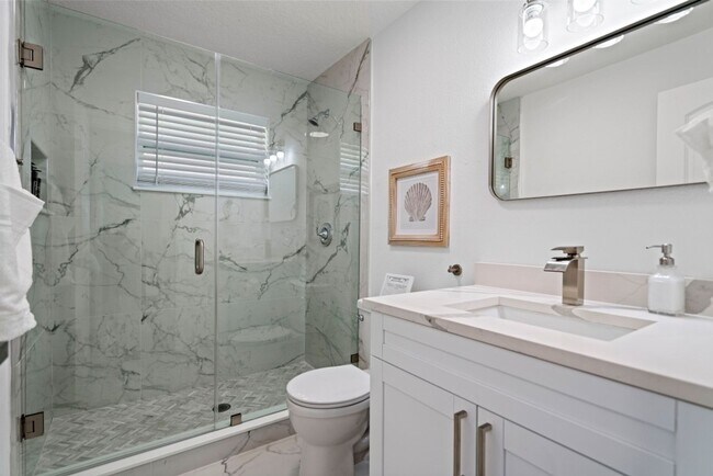 Building Photo - Stylish Tranquil duplex - Near Belleair Beach