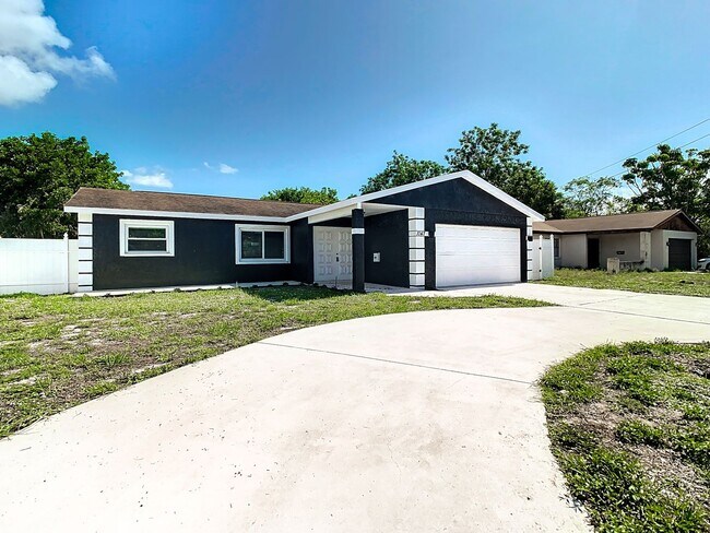 Photo - Stunning Rental Pool House in South St. Pe...