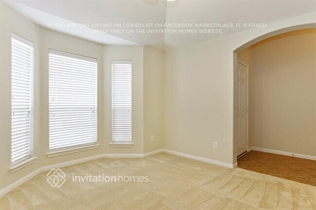 Building Photo - 33 Mira Loma Dr