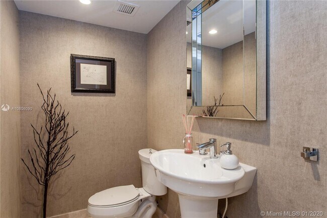 Foto del edificio - 9400 W Bay Harbor Dr