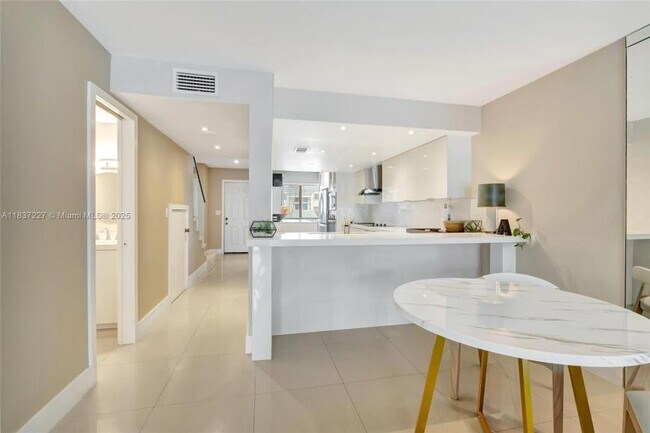 Foto del edificio - 2 bedroom in North Miami Beach FL 33179