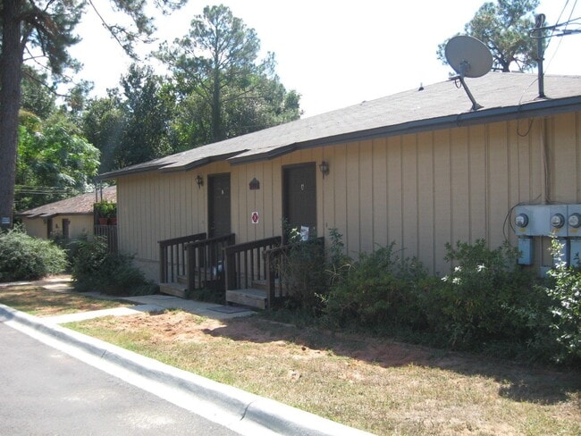 Building Photo - Affordable 2BR with Utilities Included – G...