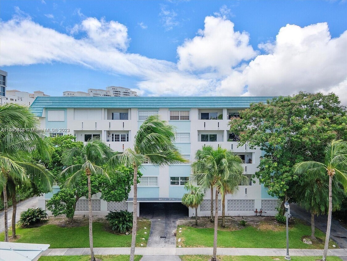 Foto principal - 300 Galen Dr