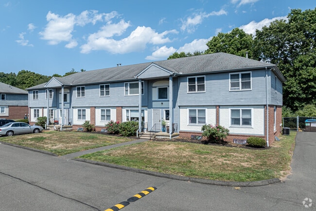Marshfield Apartment Front View - Marshfield Apartments