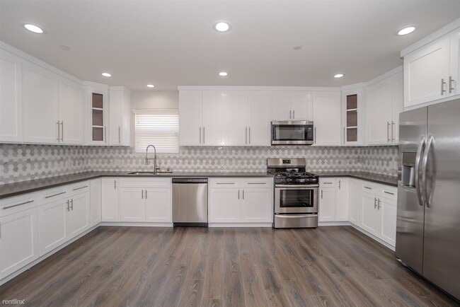 Building Photo - 3 br, 3.5 bath Townhome - 2631 South La Sa...