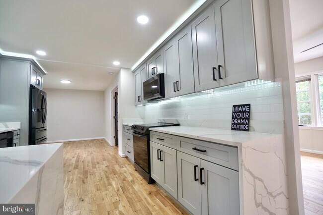 Foto del edificio - 3725 Dalebrook Dr