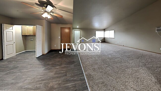 Foto del edificio - Enjoy a $500 rent credit on this beautiful 3-bedroom duplex near I-823!