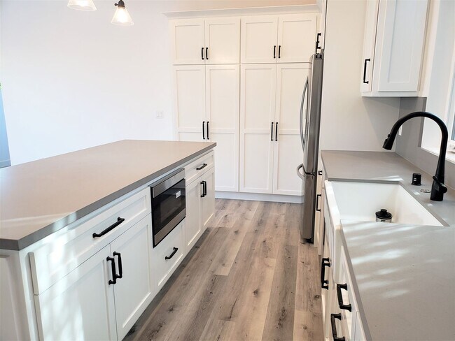 Building Photo - Gorgeous, 2BD/2BA House in Leucadia: Minutes to Beach, Town, YMCA!