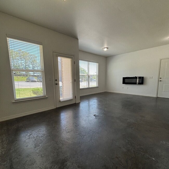 Interior Photo - Renaissance Pointe