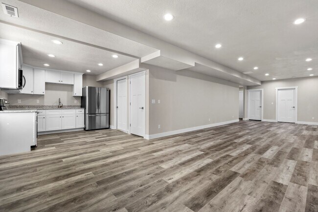 Kitchen/Family Room - 172 Angelous 960 E