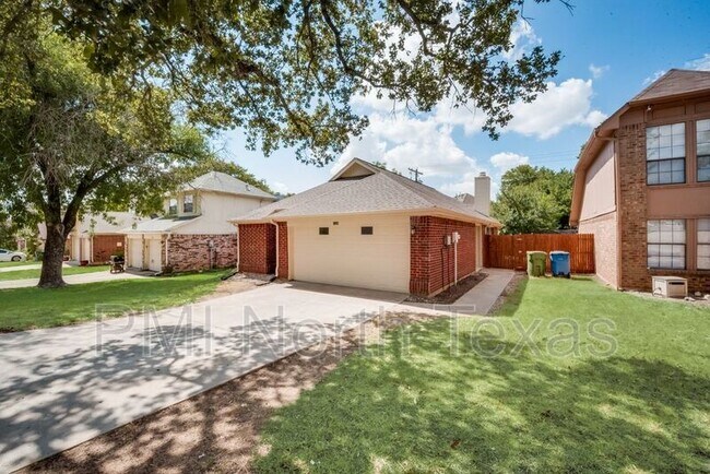 Building Photo - 1324 Azalia Bend