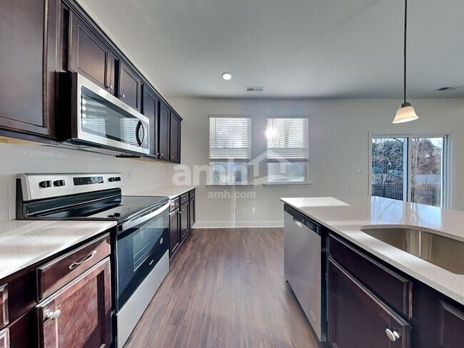 Foto del edificio - 15717 Thomas Rd