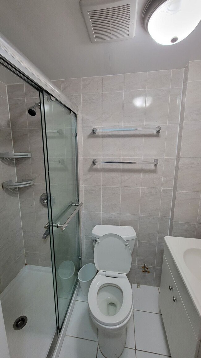 Foto del edificio - 2412 E 14th St