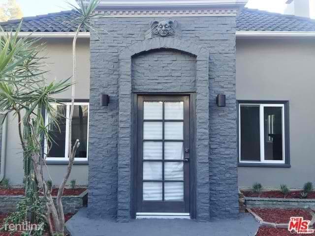 Building Photo - 8538 W West Knoll Dr