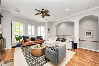 Building Photo - 584 Bomar St