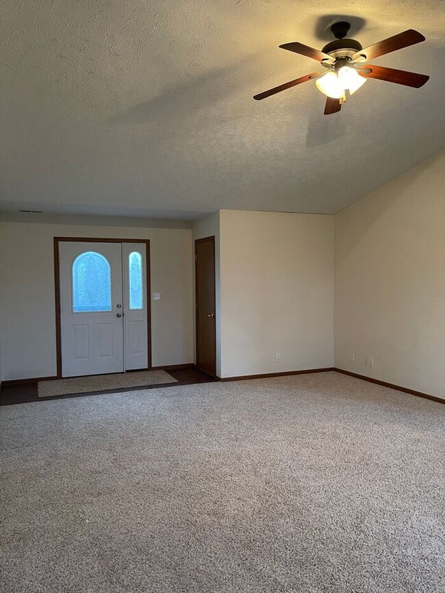 Building Photo - Available May 1st
