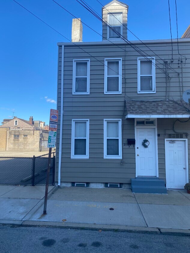 Foto principal - 2109 Jane St