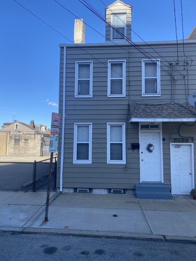 Primary Photo - 2109 Jane St