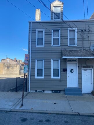 Building Photo - 2109 Jane St