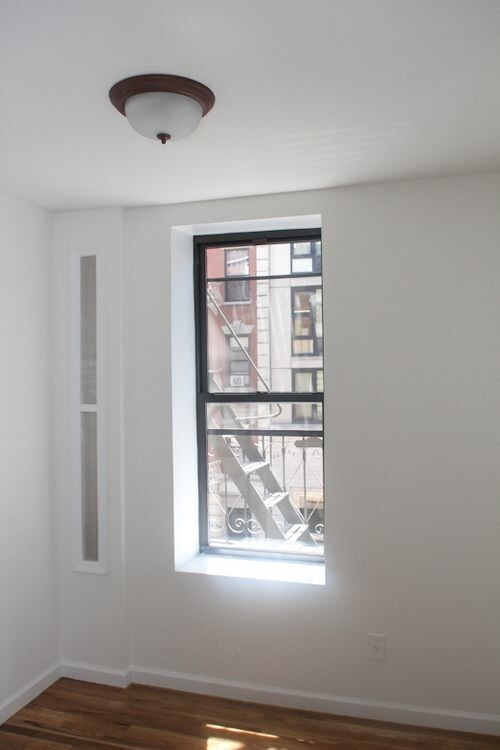 Building Photo - 306 E 77th St