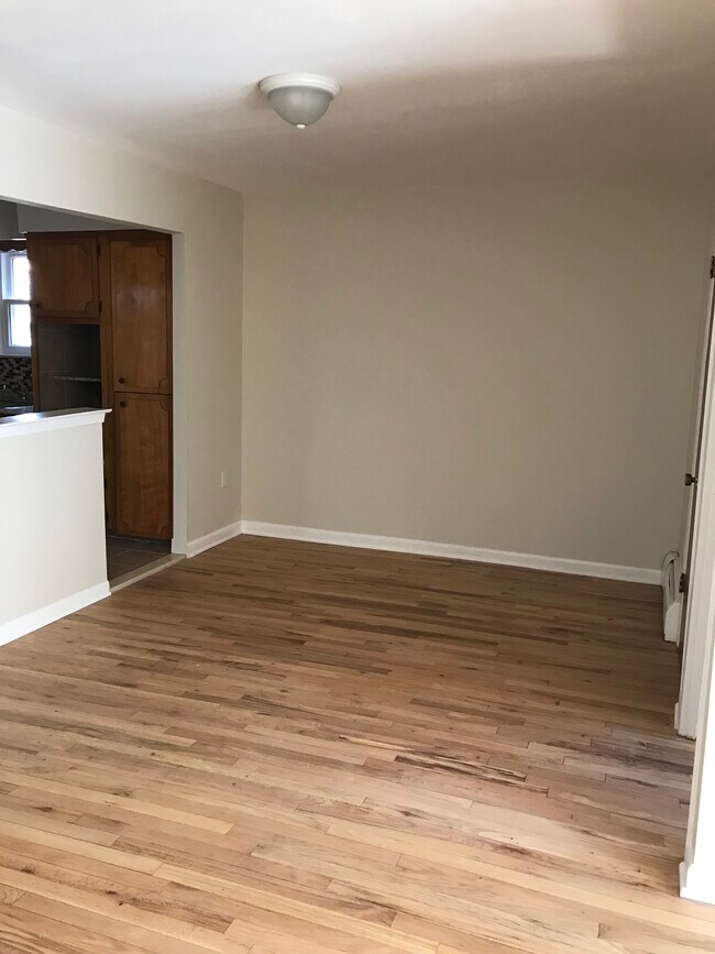 Dining Area - 88-29 54th Ave