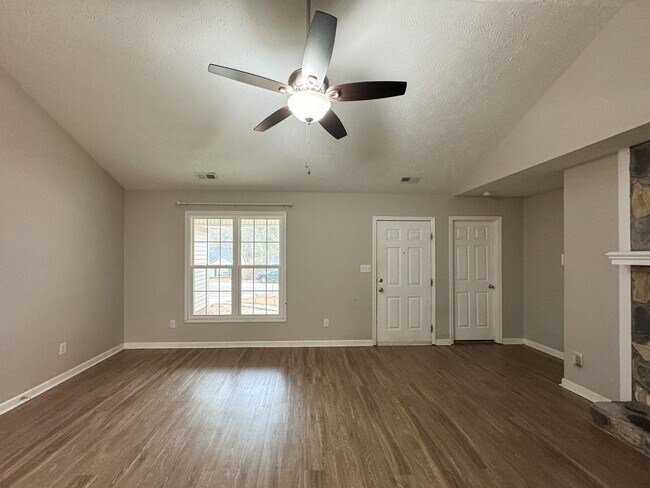 Foto del edificio - Charming 3 Bed 2 Bath Home in Jack Britt