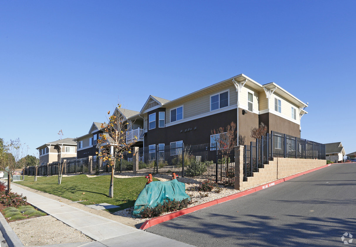 Primary Photo - Terracina Oaks Apartments 1 & 2