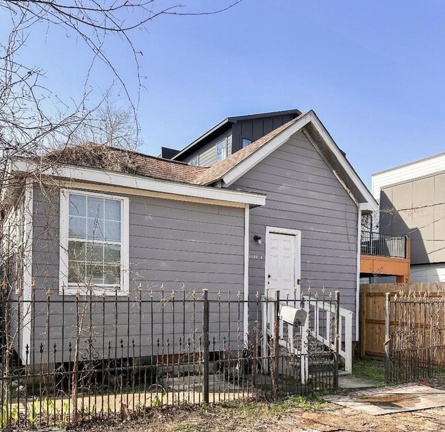 Photo - 3012 Live Oak St Apartment