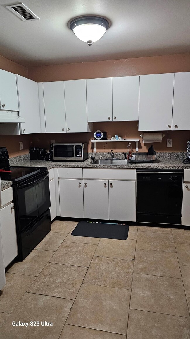 Building Photo - 850 Skyline Dr