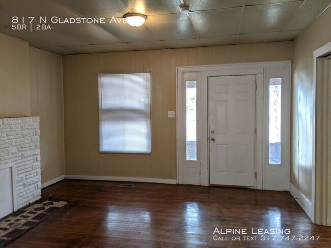 Building Photo - Near Eastside 5BR/2BA House w/Garage!