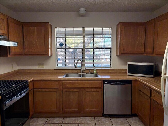 Foto del edificio - 1005 Wessex Way