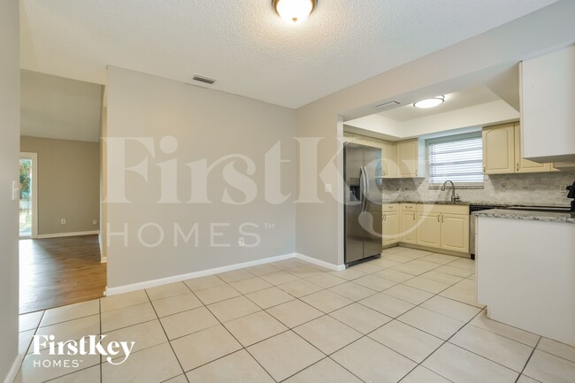 Building Photo - 2526 Needle Palm Dr