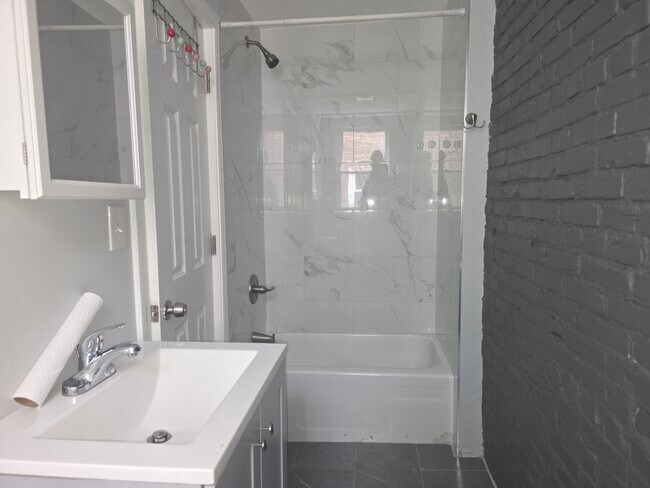 Building Photo - 31 Whittier St